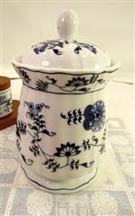 VINTAGE BLUE DANUBE BLUE ONION JAPAN BISCUIT JAR & JAMJARS W/WOOD LID & TRAY